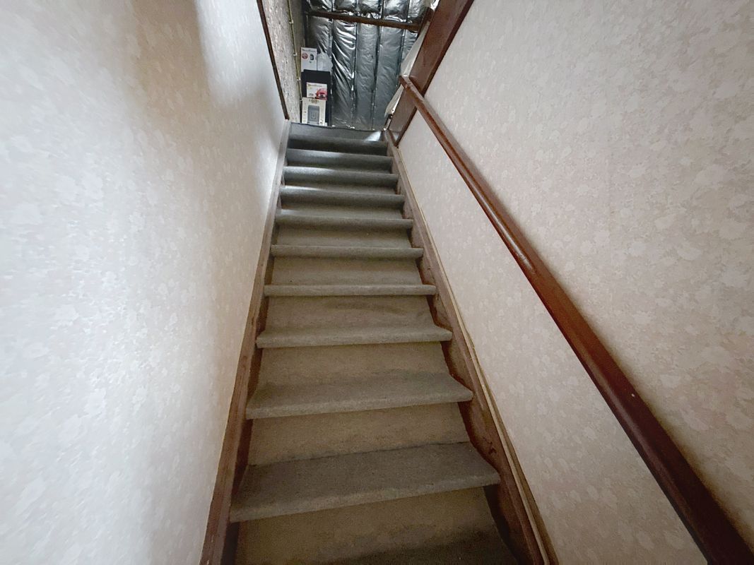 Investerings -of starterswoning met uitweg achteraan. foto 14