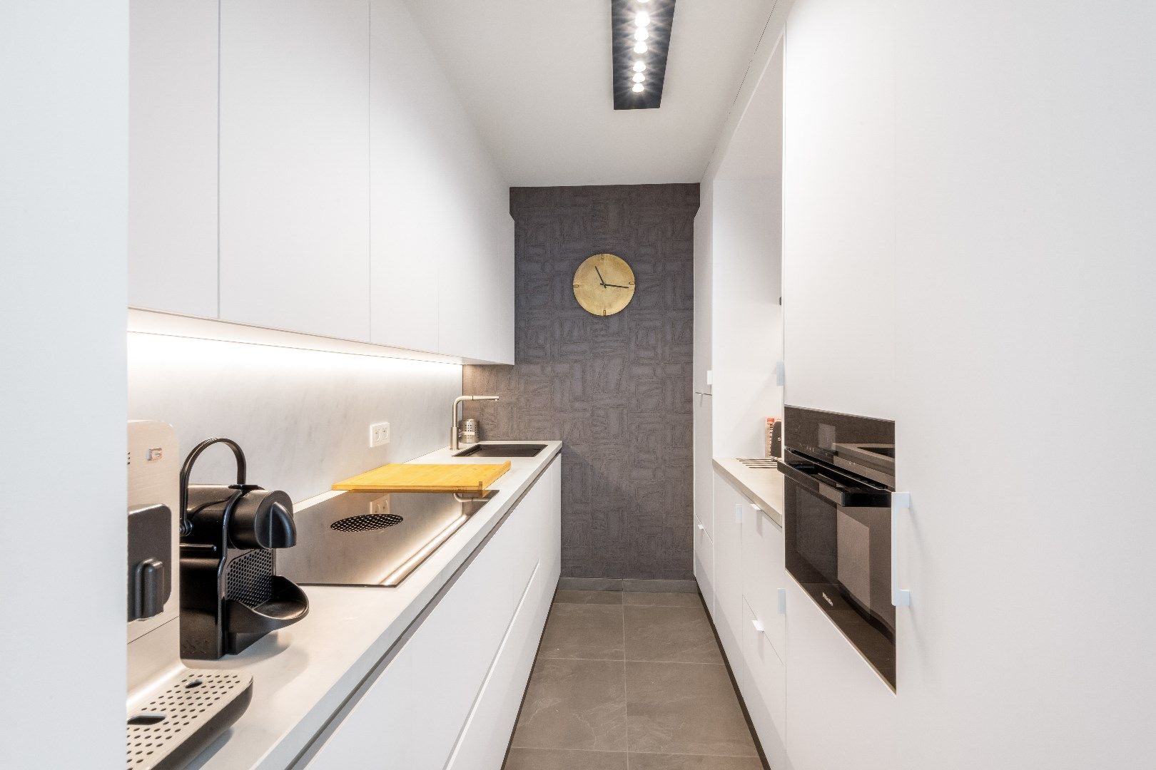Aangenaam en perfect onderhouden appartement, gelegen in de Lippenslaan, vlakbij de zeedijk. foto 9