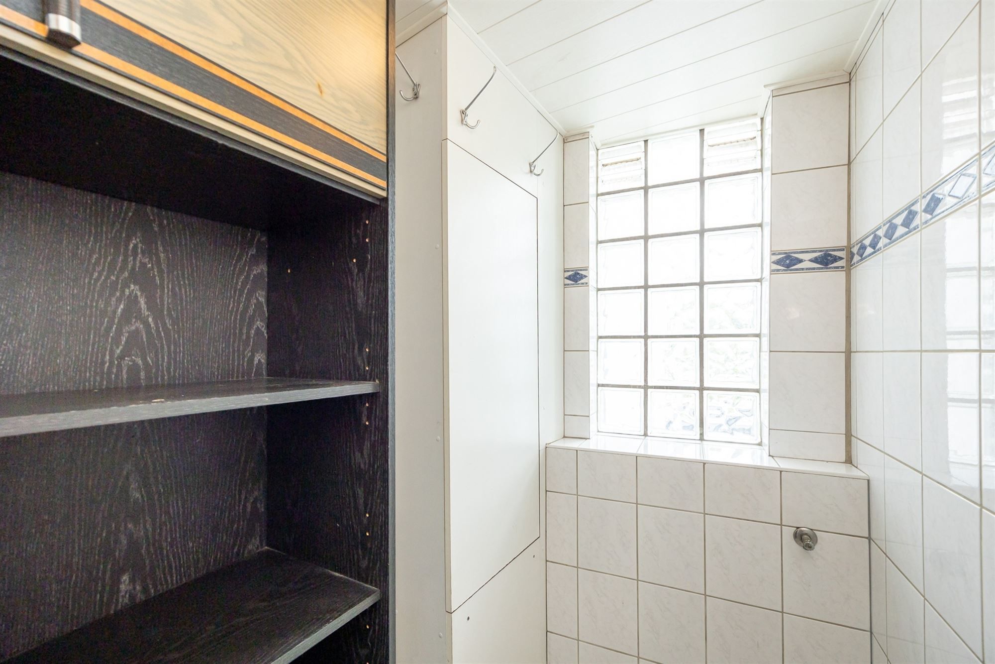 Woning met garage/ruime opslagplaats foto 13