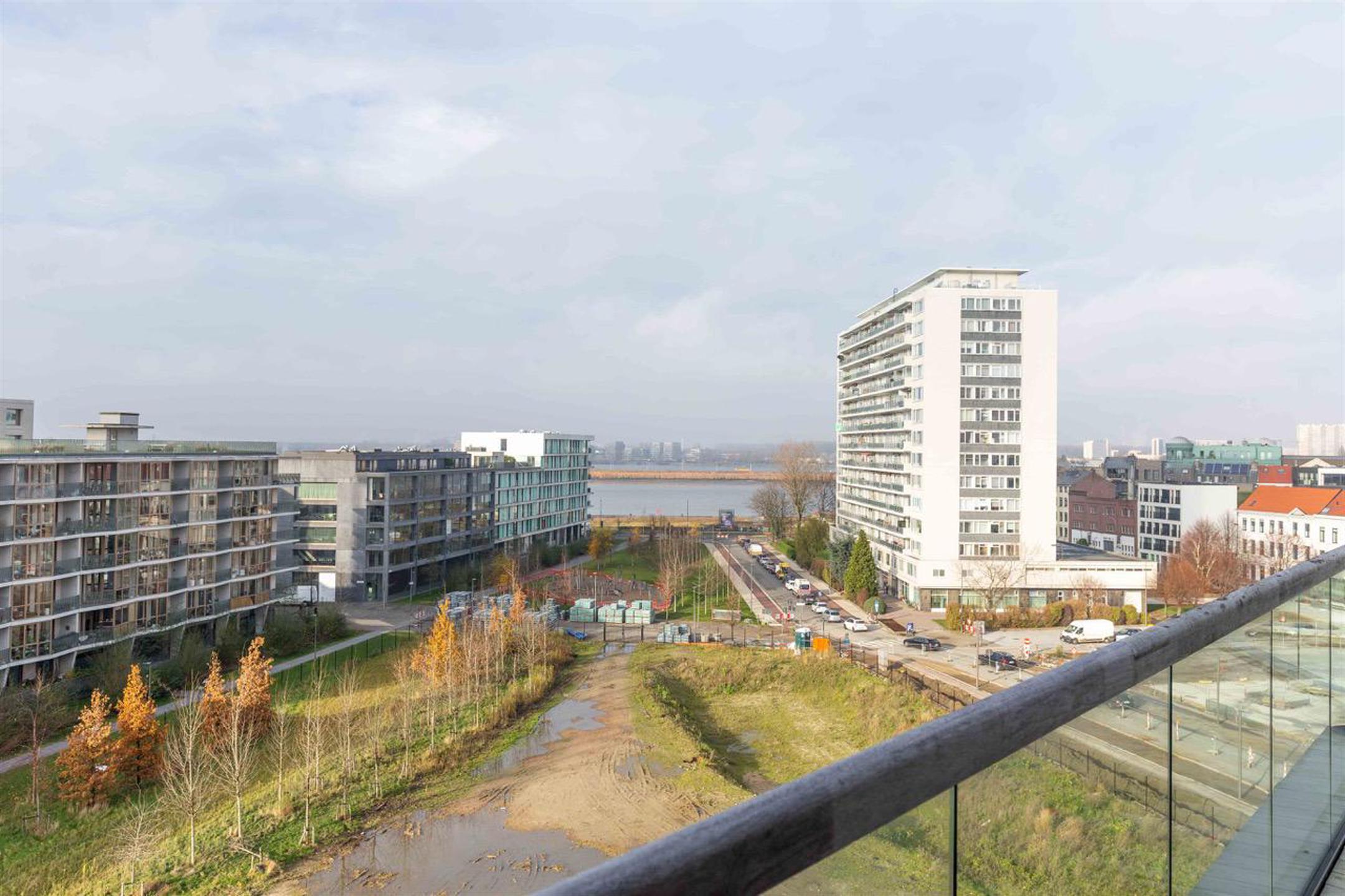 ANTWERPEN-ZUID - Luxueuze penthouse met riant terras en royale parkingfaciliteit foto 15