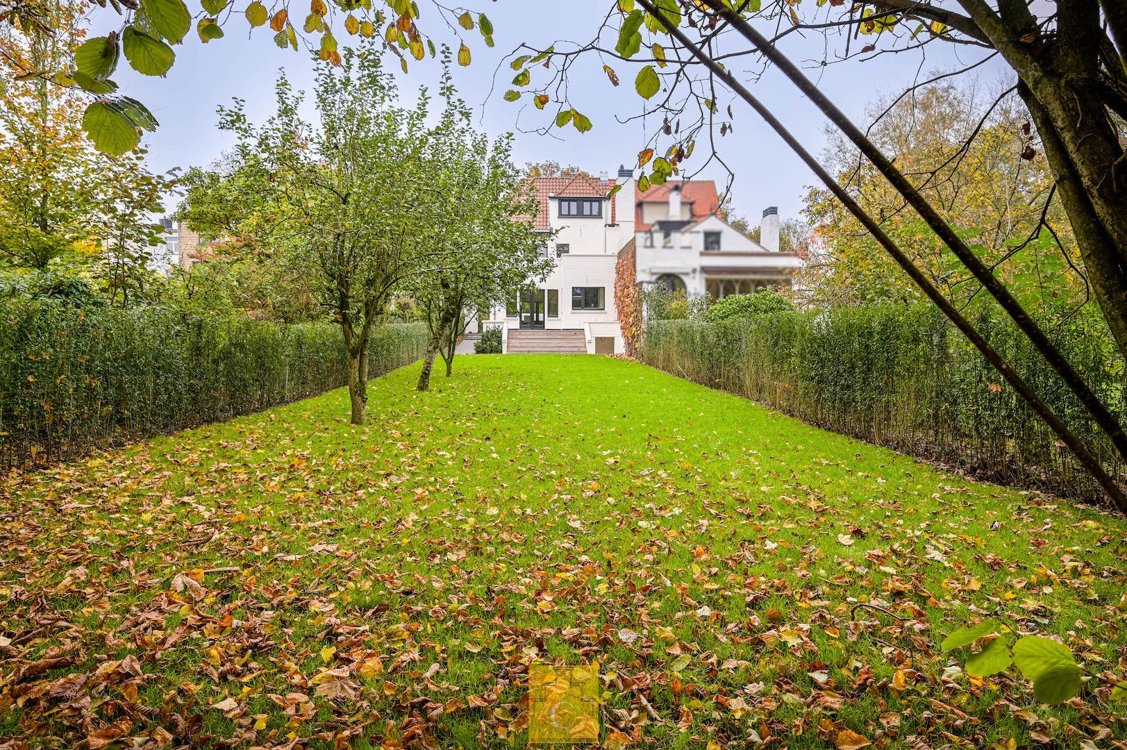 riante stadsvilla in Knokse stijl met grote garage, diverse terrassen en sublieme tuin, zicht op de Molens en alle Brugse torens, grondoppervlakte 655 m2 foto 2