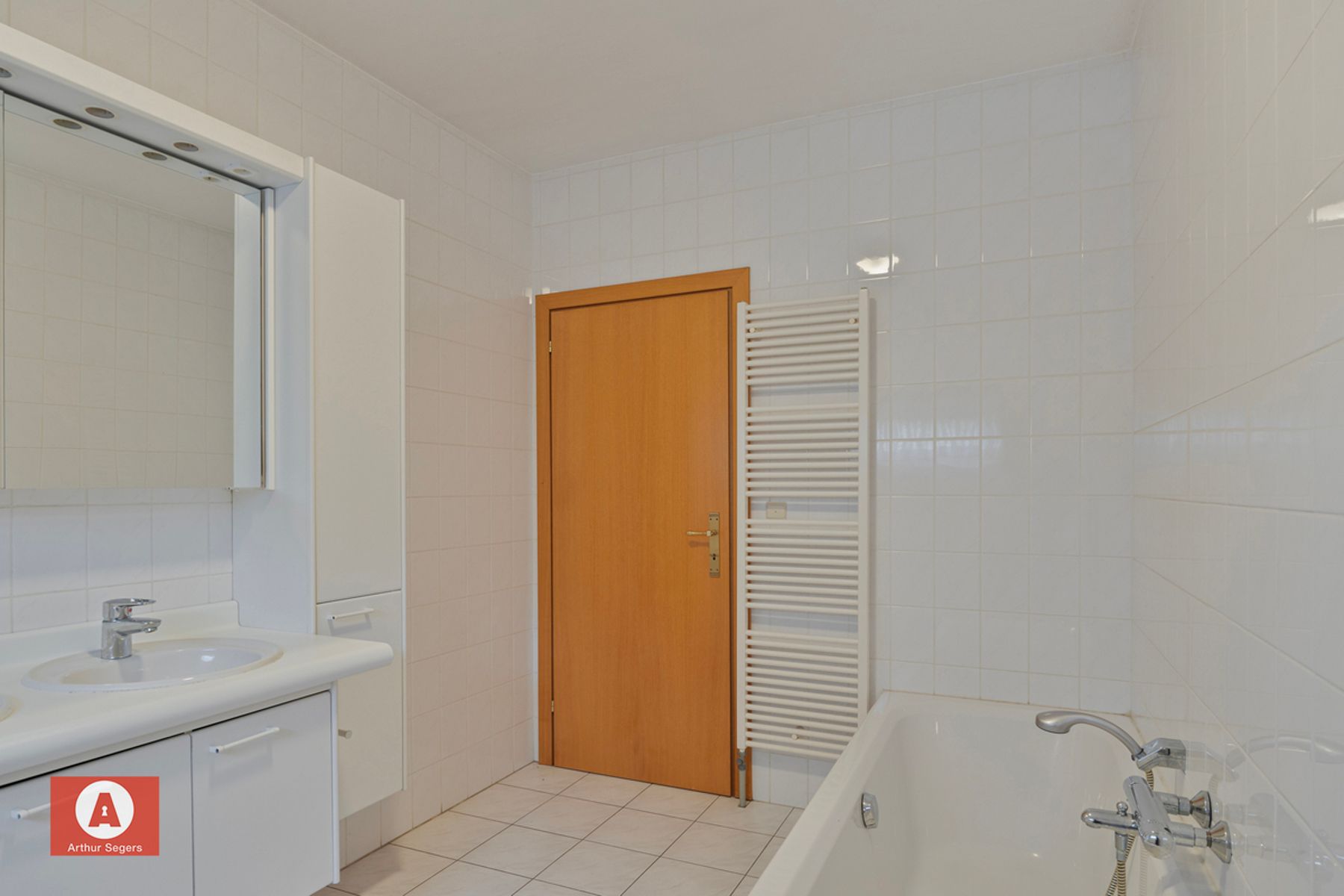 Zeer ruime (kangoeroe)woonst met praktijkruimte foto 42