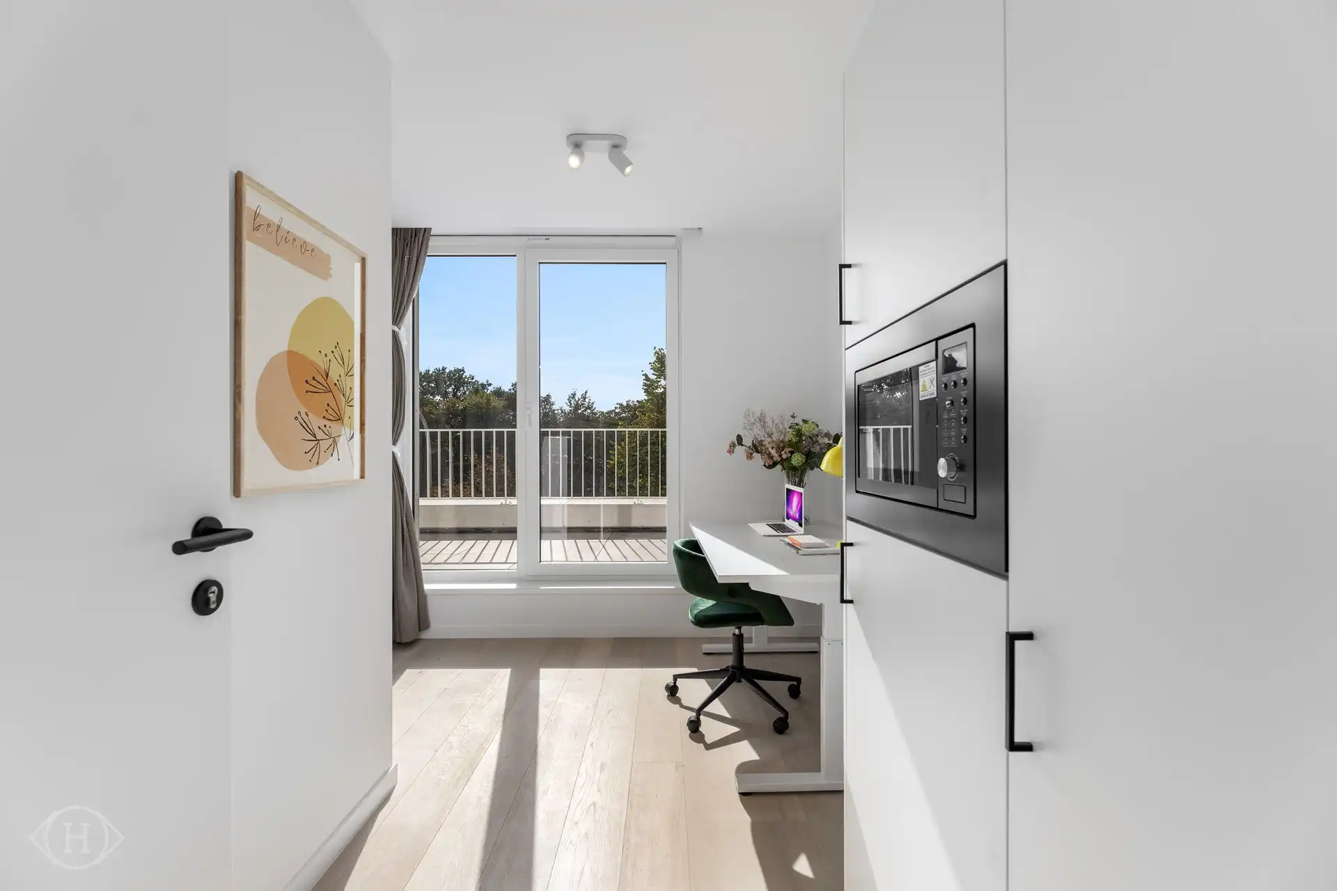 Compact comfort met eigen terras: energiezuinige studentenkamer in Trivest foto {{pictureIndex}}