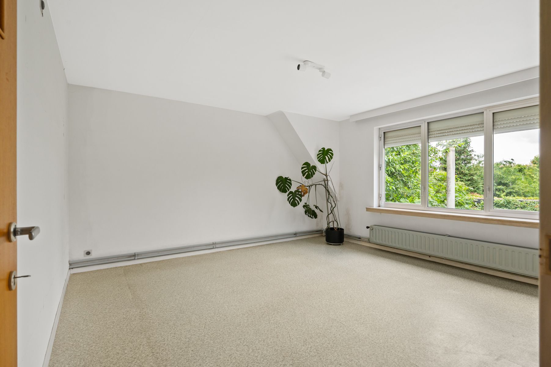 Uniek hoeve omgeven door privacy en rust foto 12