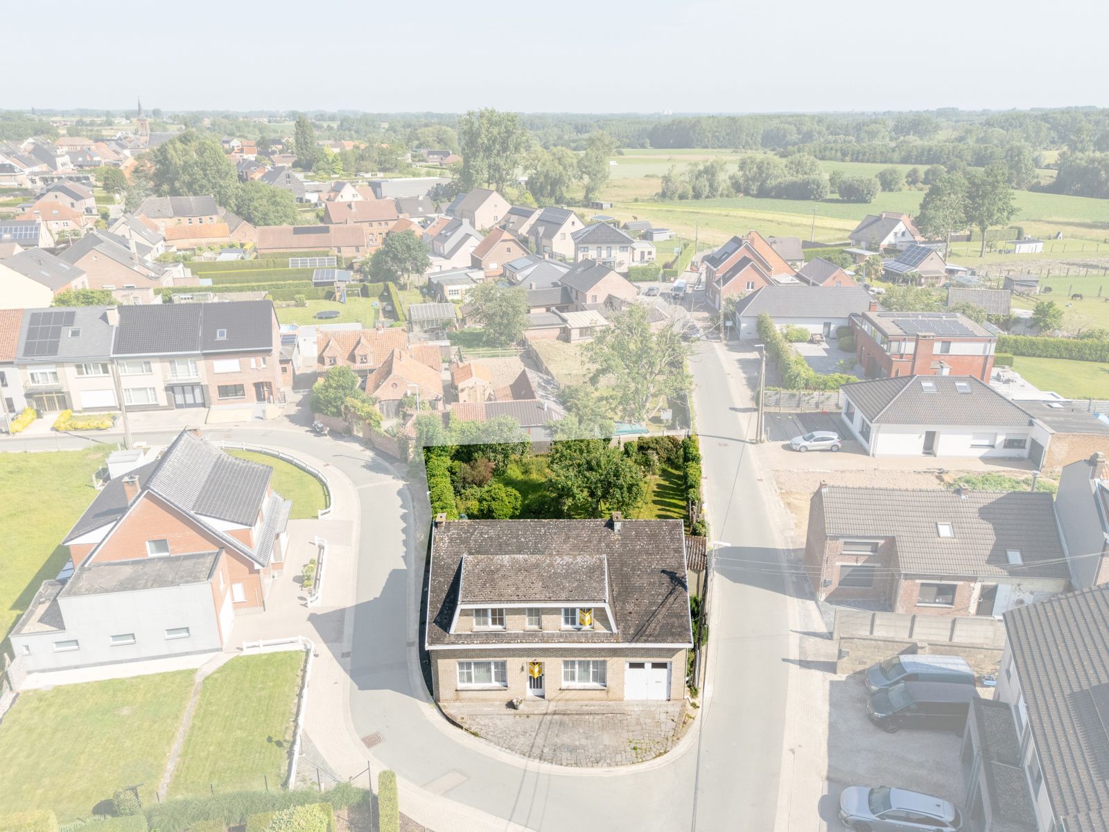 Te renoveren woning met 4 slaapkamers en mooie tuin in het rustige Haaltert foto 2