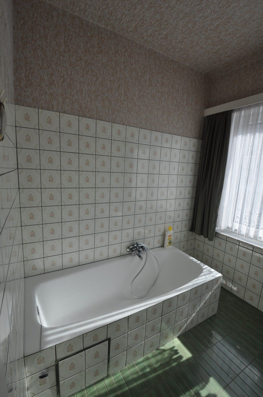 Ruime woning met veel potentieel en grote tuin ! foto 16