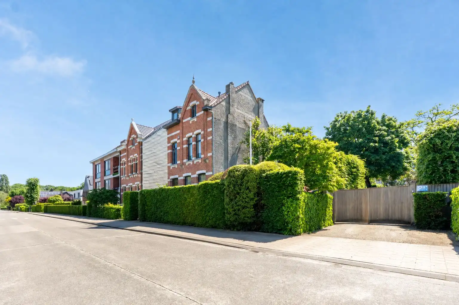Karaktervolle herenwoning met verwarmd zwembad in hartje Kapellen. foto 33