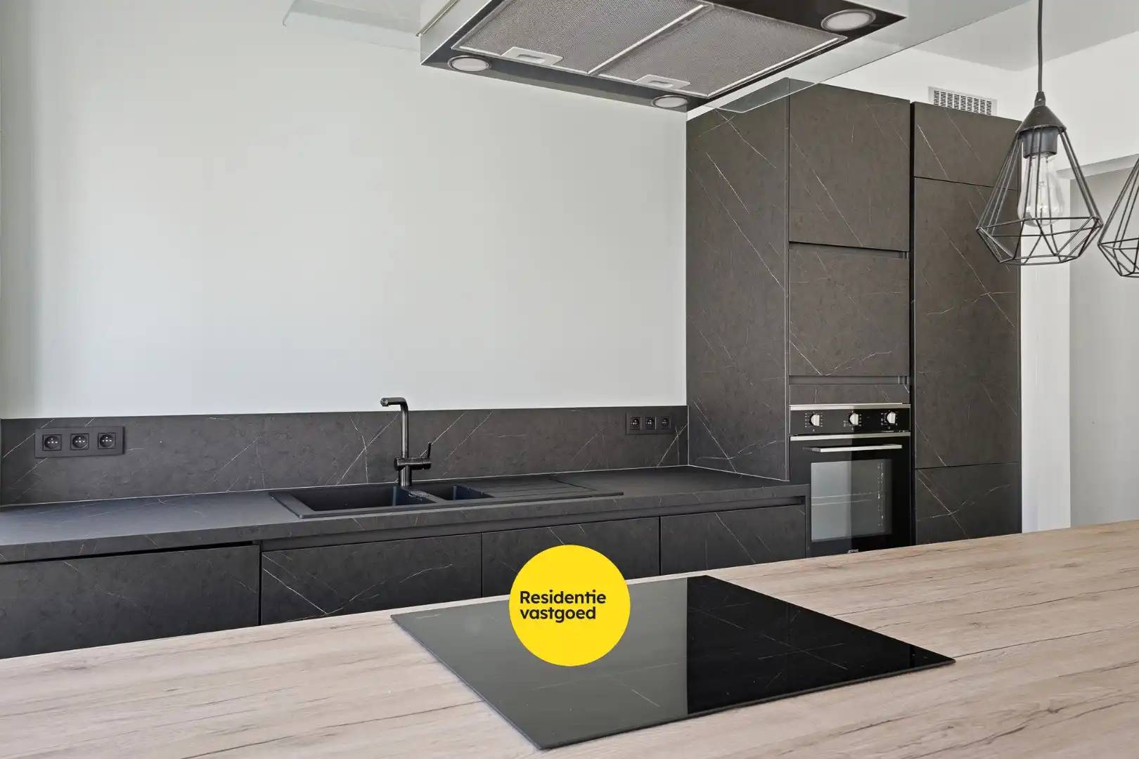 Instapklaar, energiezuinig appartement op topligging in Mariakerke (Oostende) foto 8