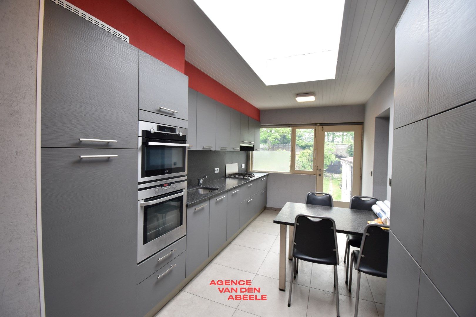 Woning met tuin op goede locatie! foto 5