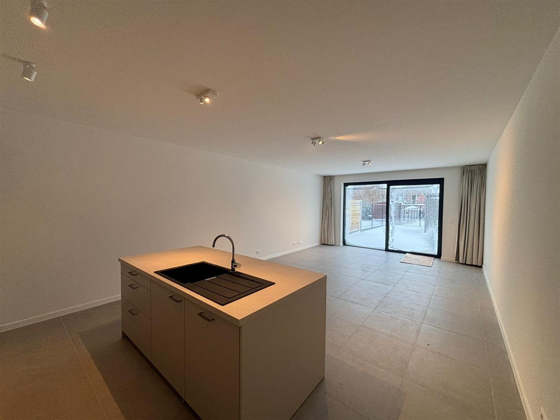 Zeer rustig gelegen, stijlvol nieuwbouwappartement met tuin en terras in Opwijk! foto 4