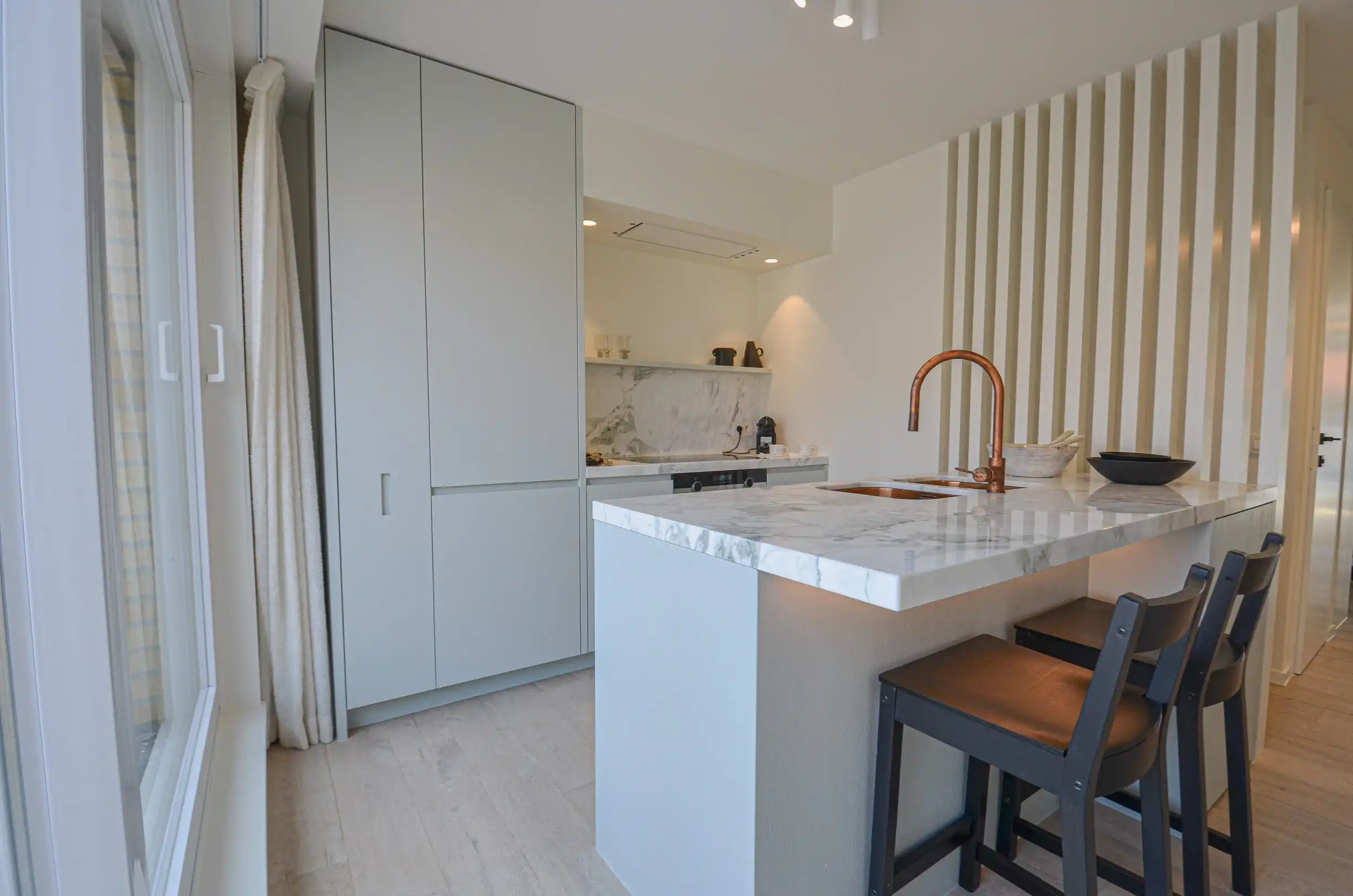 Volledig gerenoveerd appartement met twee ruime terrassen. foto 12