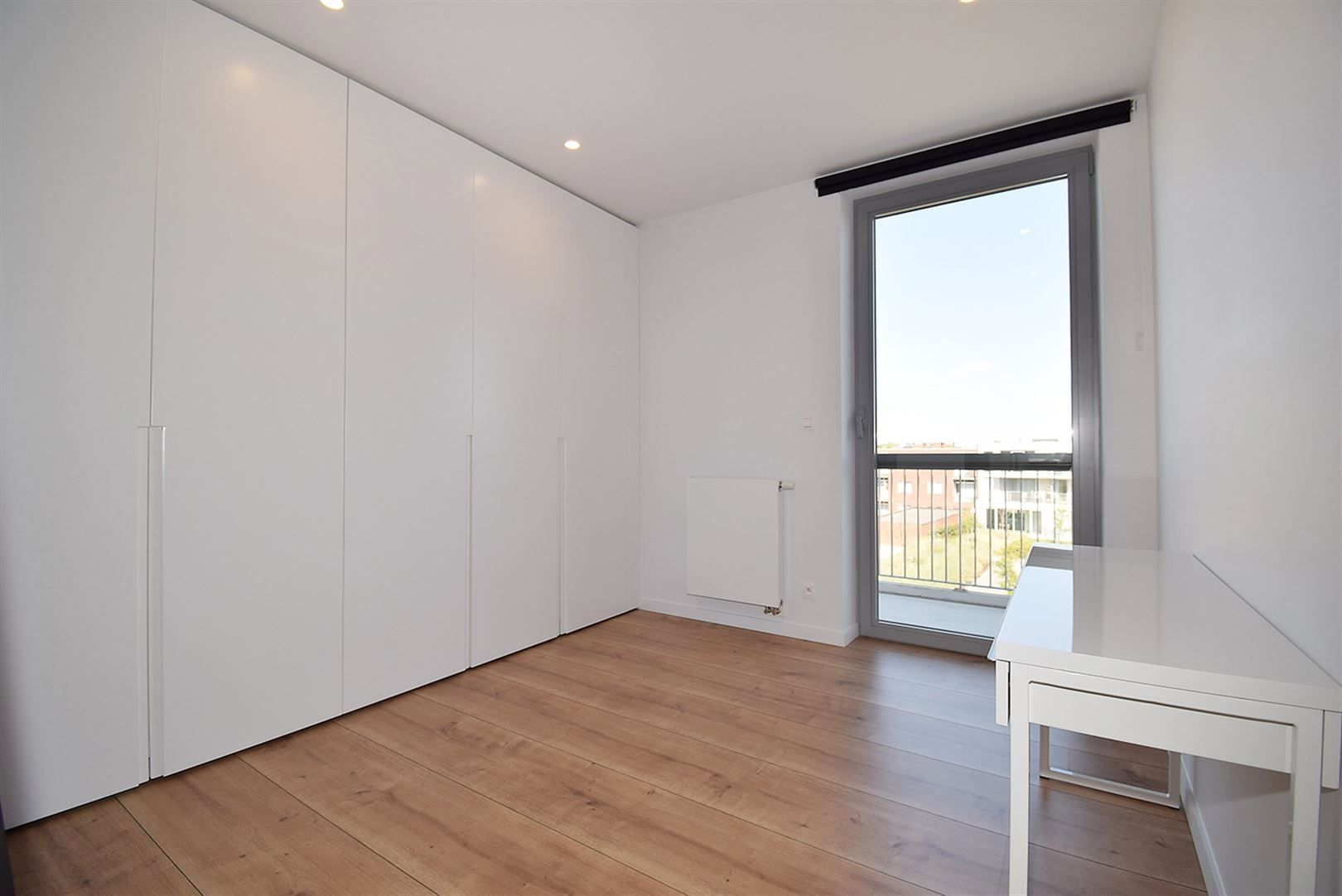 Goed gelegen appartement met parking en berging foto 8