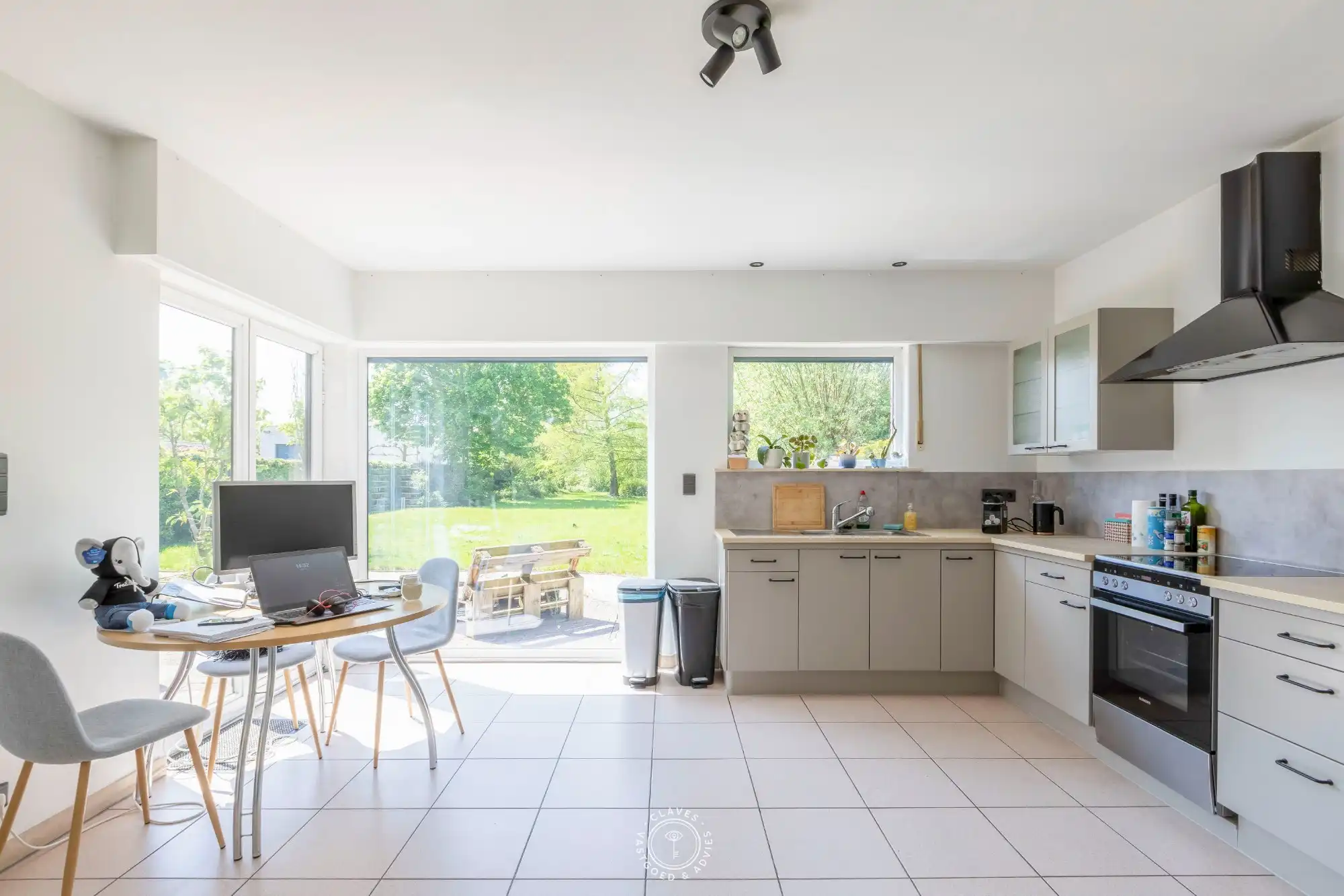 Rustig gelegen villa met prachtige tuin foto 7