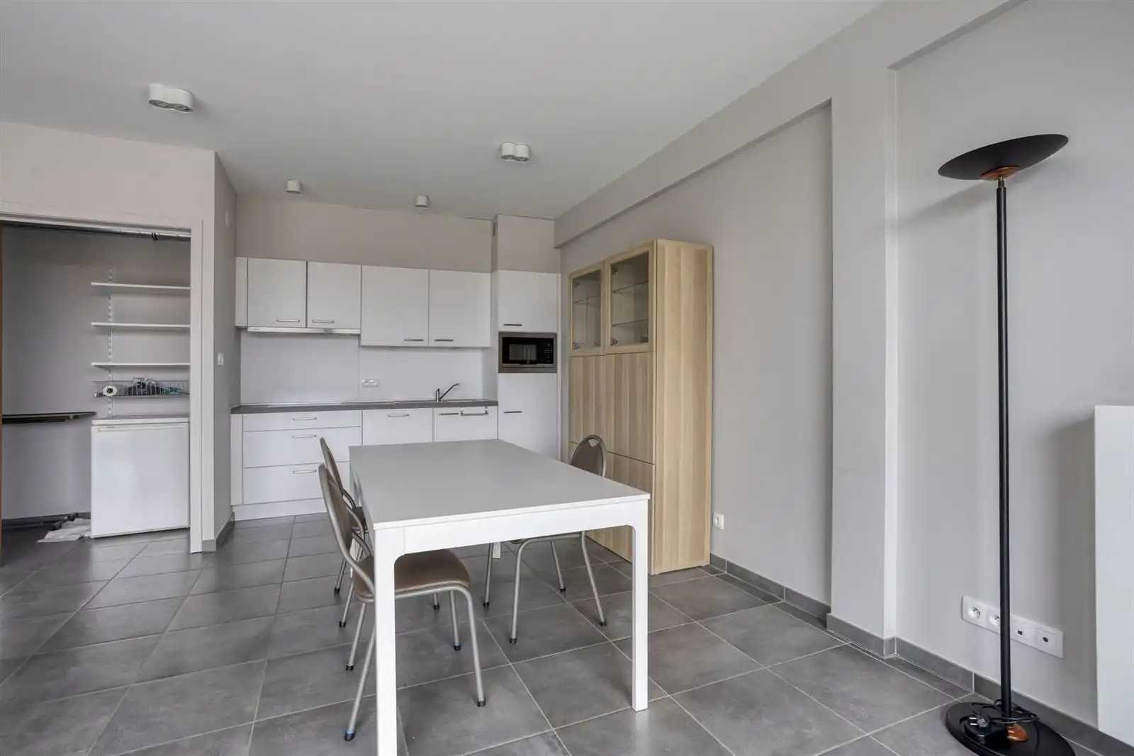 Modern assistentie appartement (2 slaapkamers) te Halle foto 6