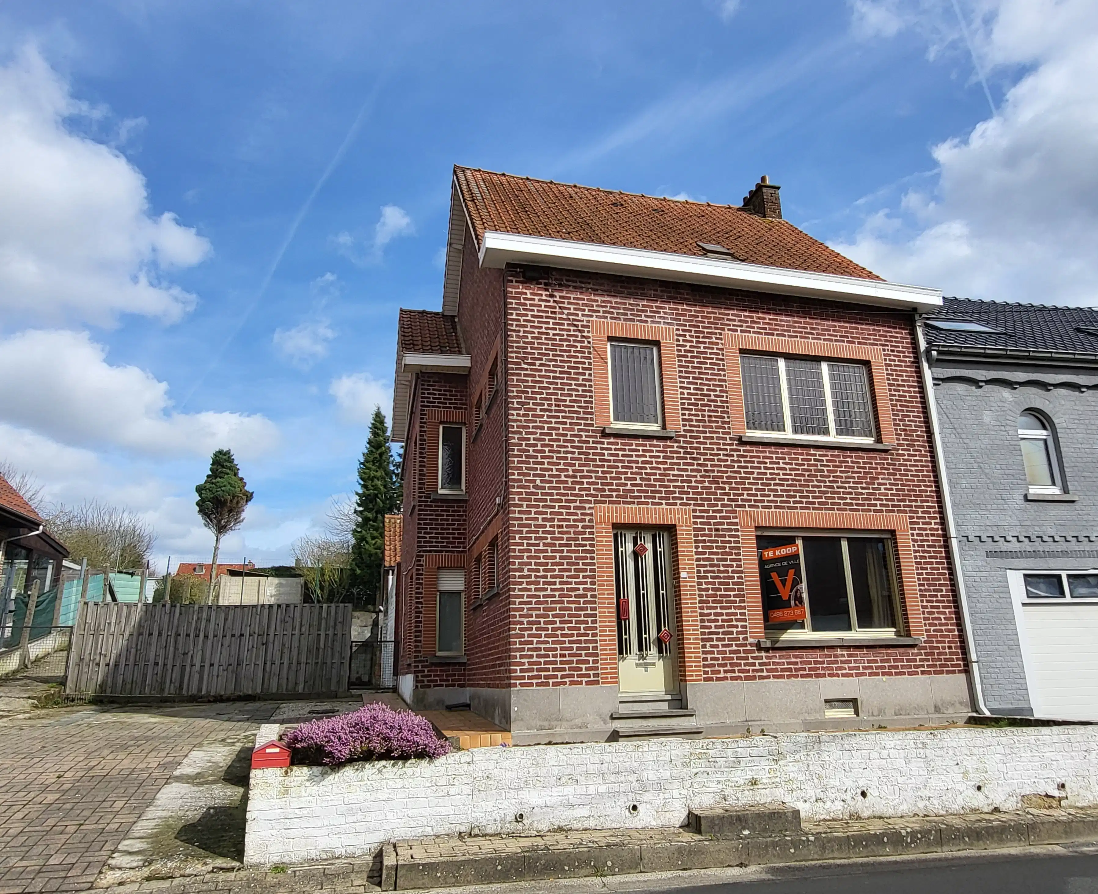 Te renoveren woning met veel charme en ruime tuin op 671 m².  foto 3