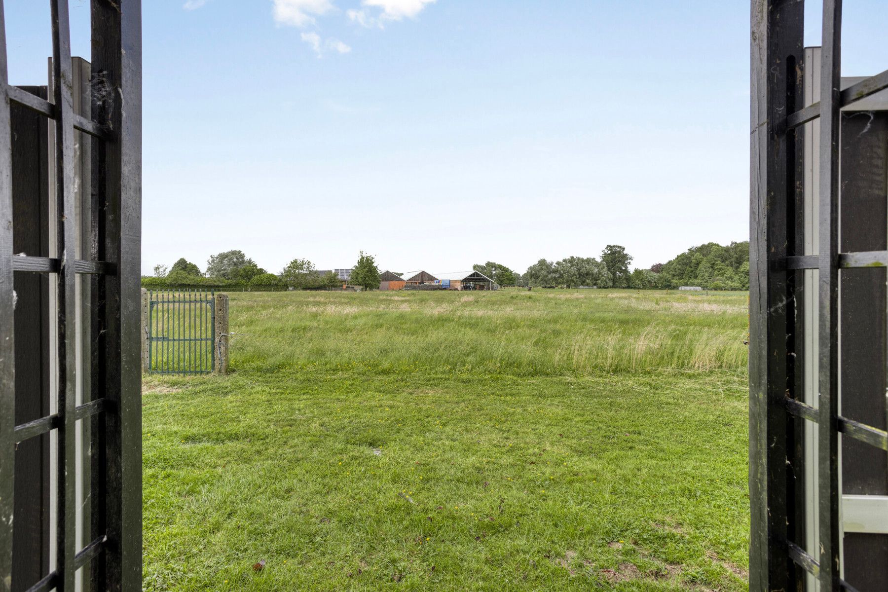 Open bebouwing met 4 slp, tuin, garage en prachtig uitzicht! foto 26