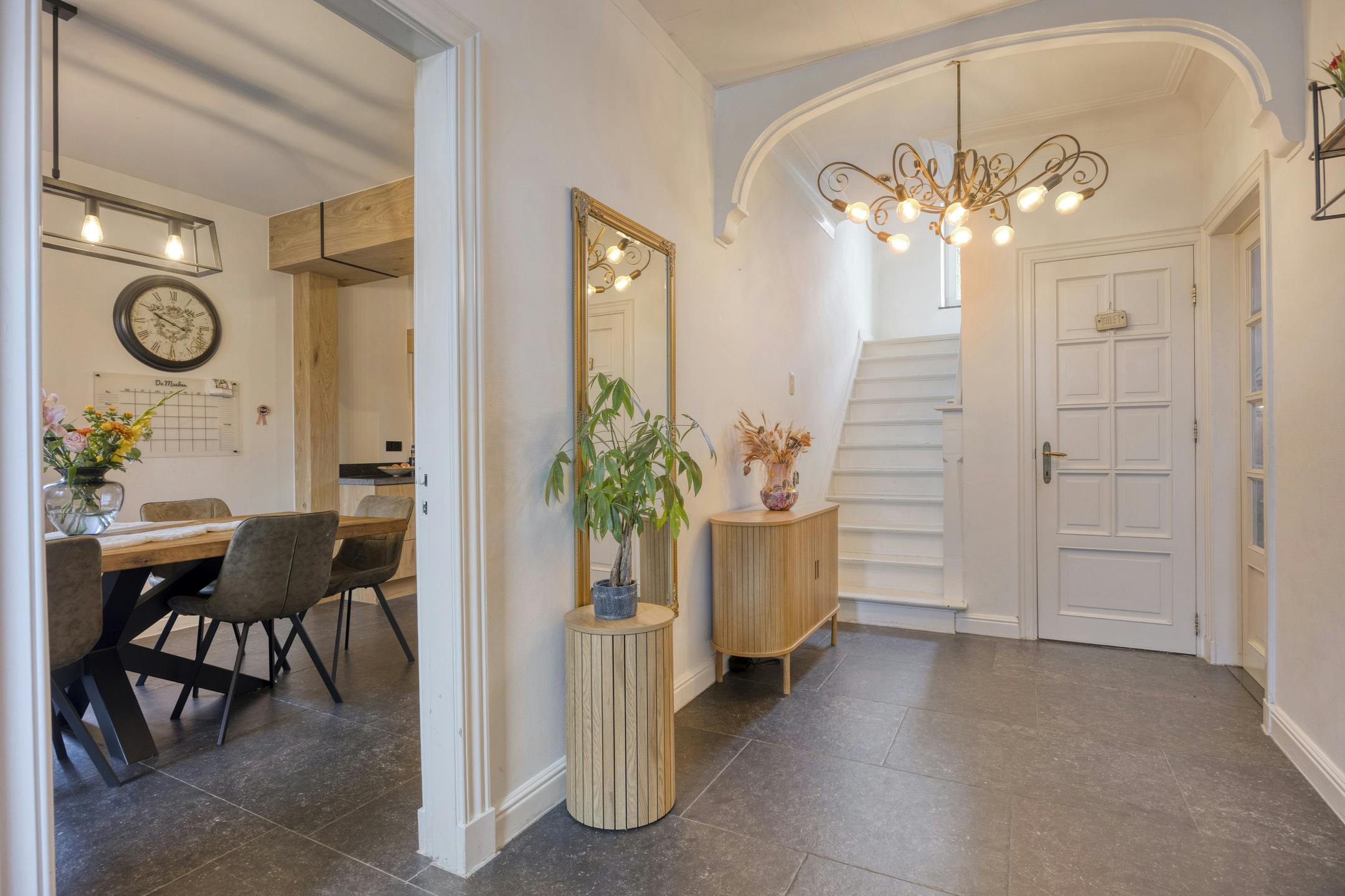 Ruime, charmante woning met loft te koop in Maaseik foto 2