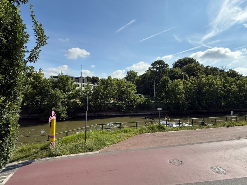 Leuke woning met tuintje en zicht op water foto 12