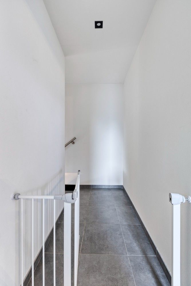 Instapklare en lichtrijke duplex met terras, garage én drie slaapkamers foto 4