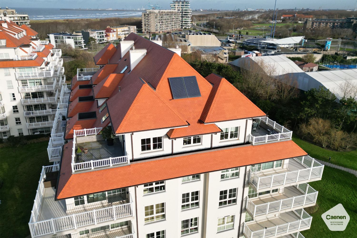 Hoog kwalitatief afgewerkt dakappartement met prachtig zicht nabij het strand foto 45