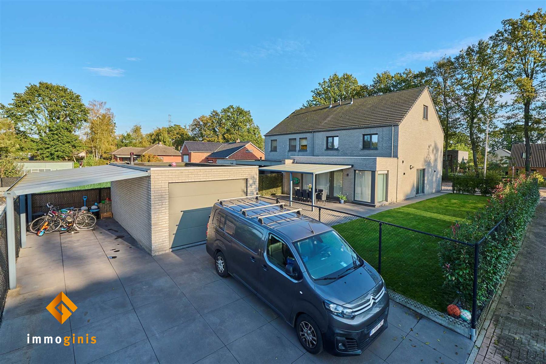 Ruime, recente, energiezuinige woning met 4 slaapkamers op een perceel van 5a35ca. foto 37