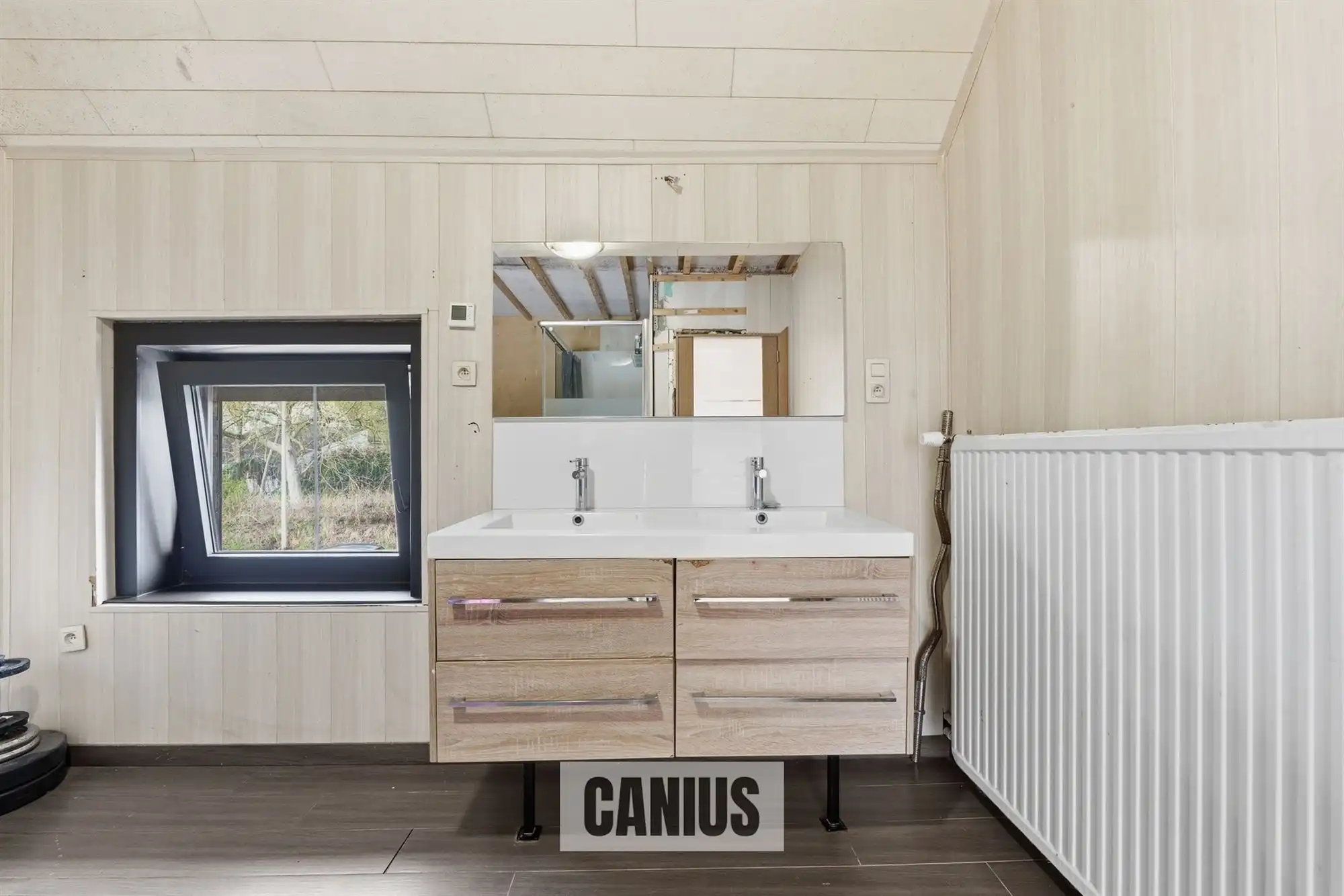 GERENOVEERDE OPEN BEBOUWING MET VIER SLAAPKAMERS foto 18