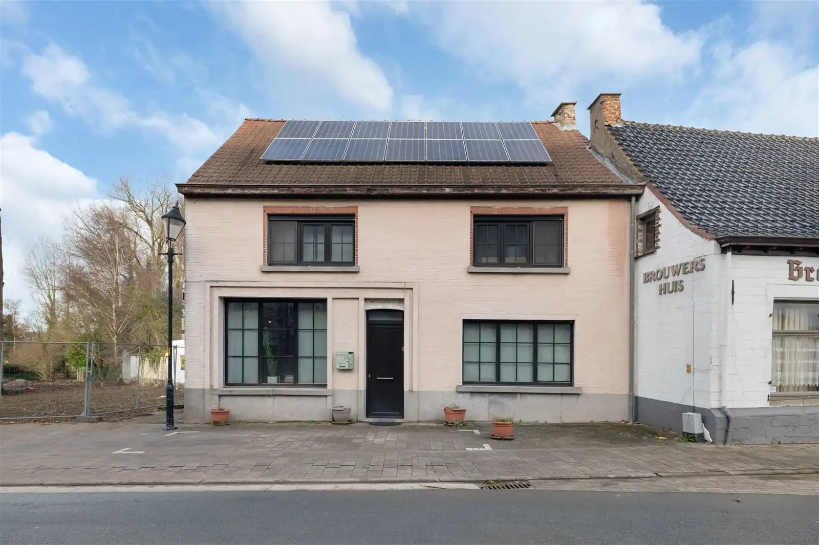 Hoofdfoto van de publicatie: Authentieke woning in hartje Deftinge met bos!