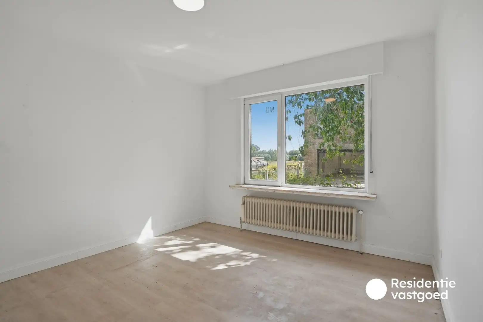 Ruime te renoveren bungalow op 959 m² met landelijk verzicht foto 8