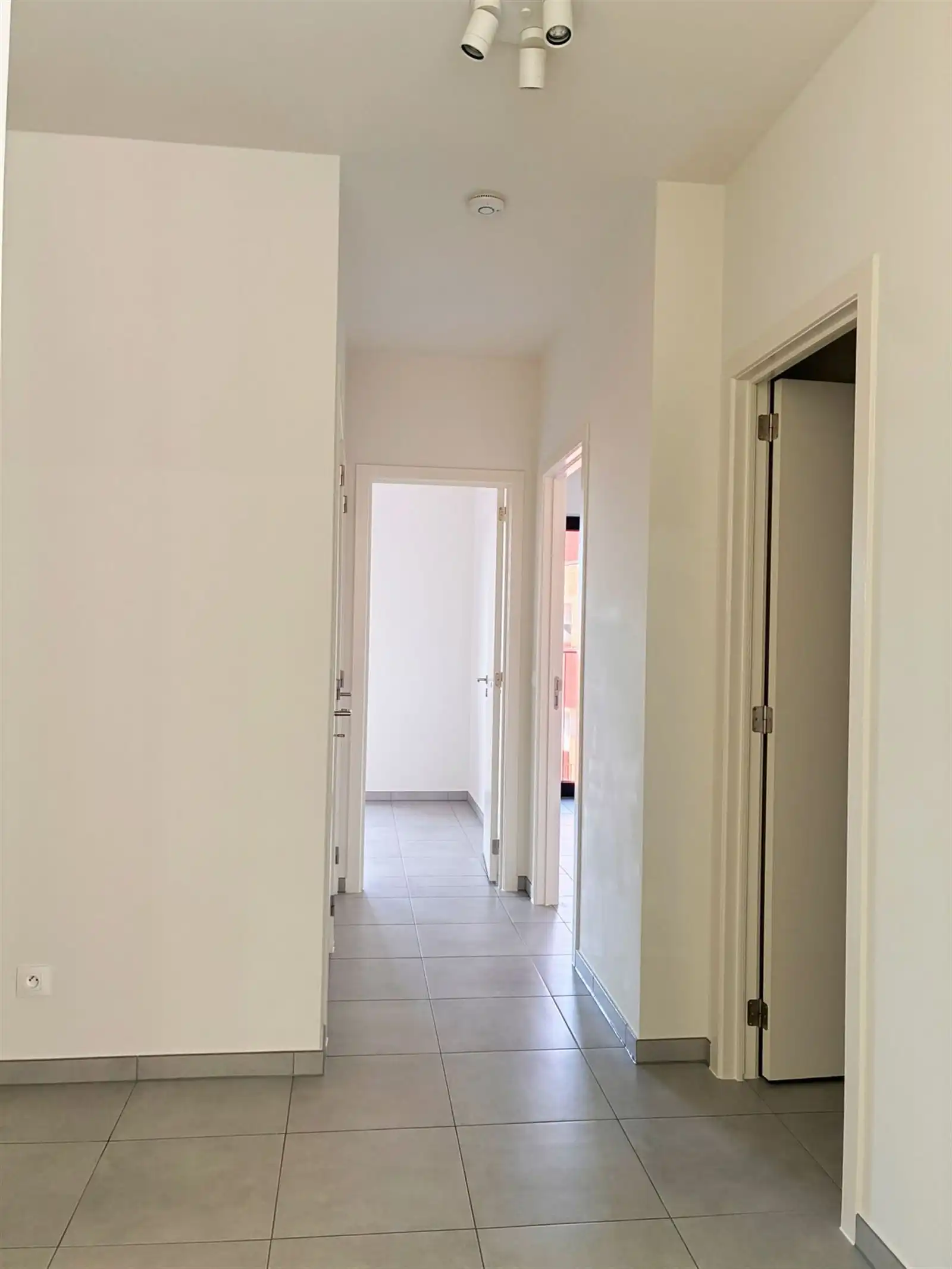 Appartement 2 slaapkamer met terras, berging en parkeerplaats foto 7