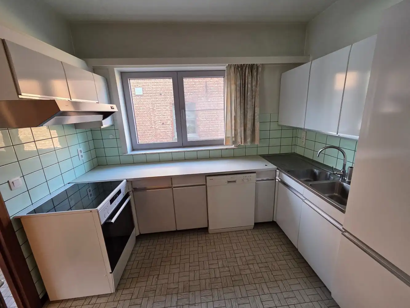 Uitzonderlijk ruim appartement met 4 slaapkamers, bureau en dubbele garage foto 6