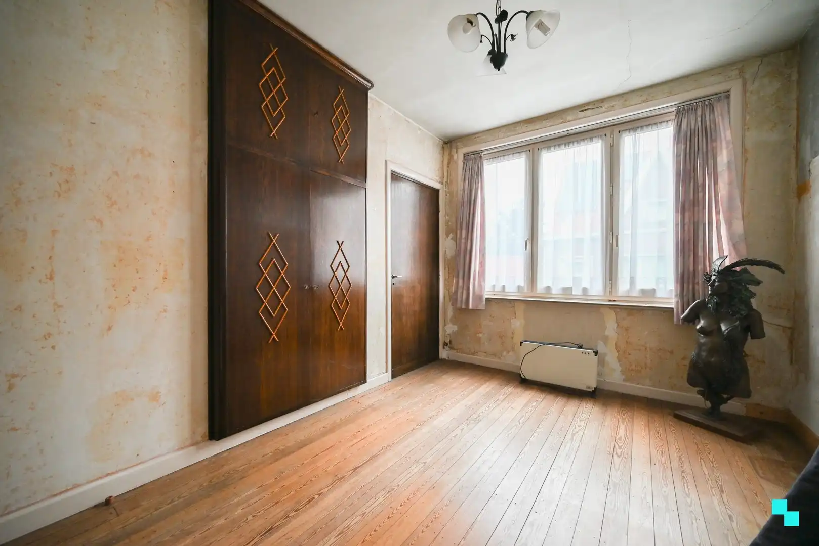 Kleurrijke kubistische burgerwoning in hartje Izegem foto 28