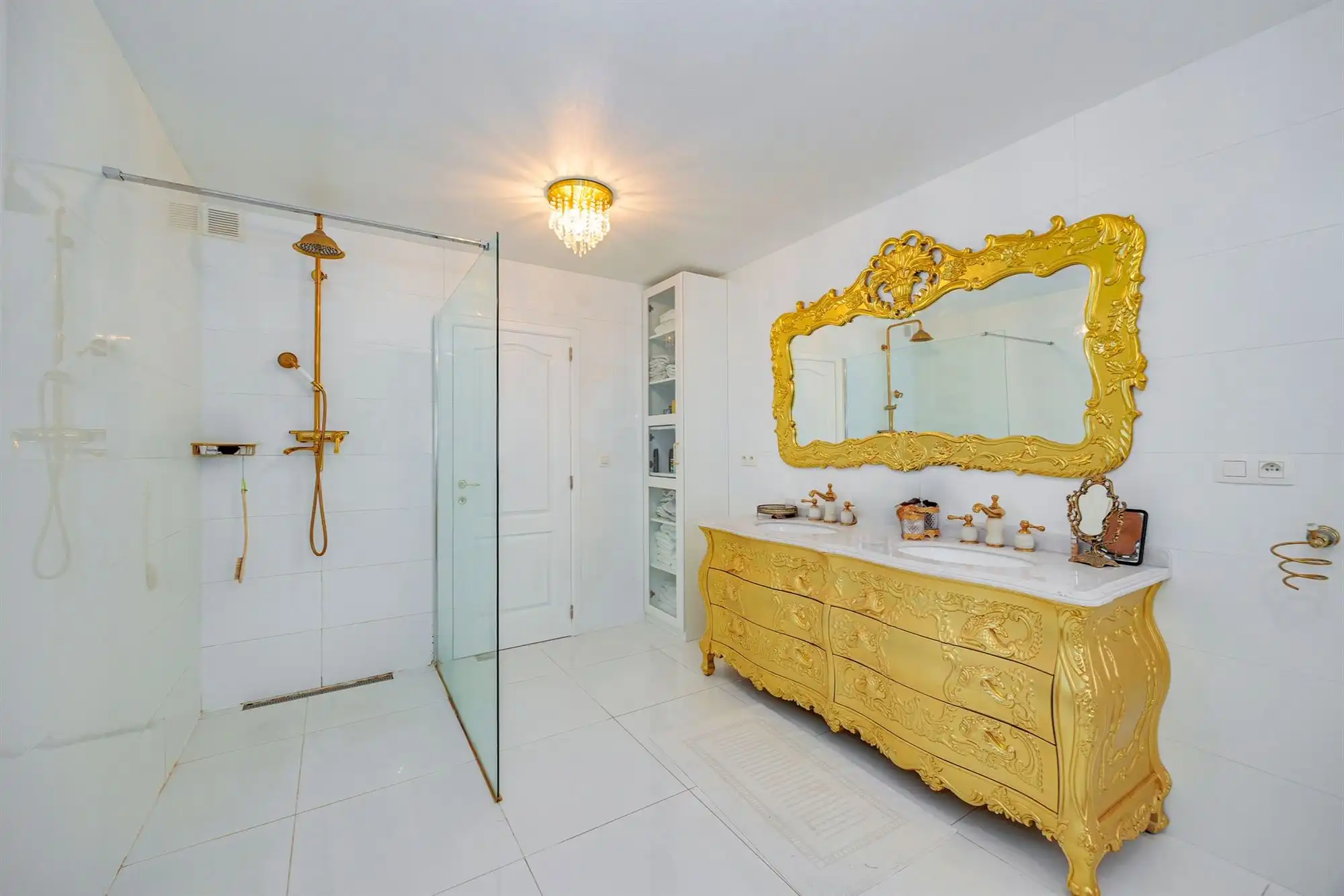 Ruime herenwoning met 5 slk + 4 badk met tuin en terras  foto 15