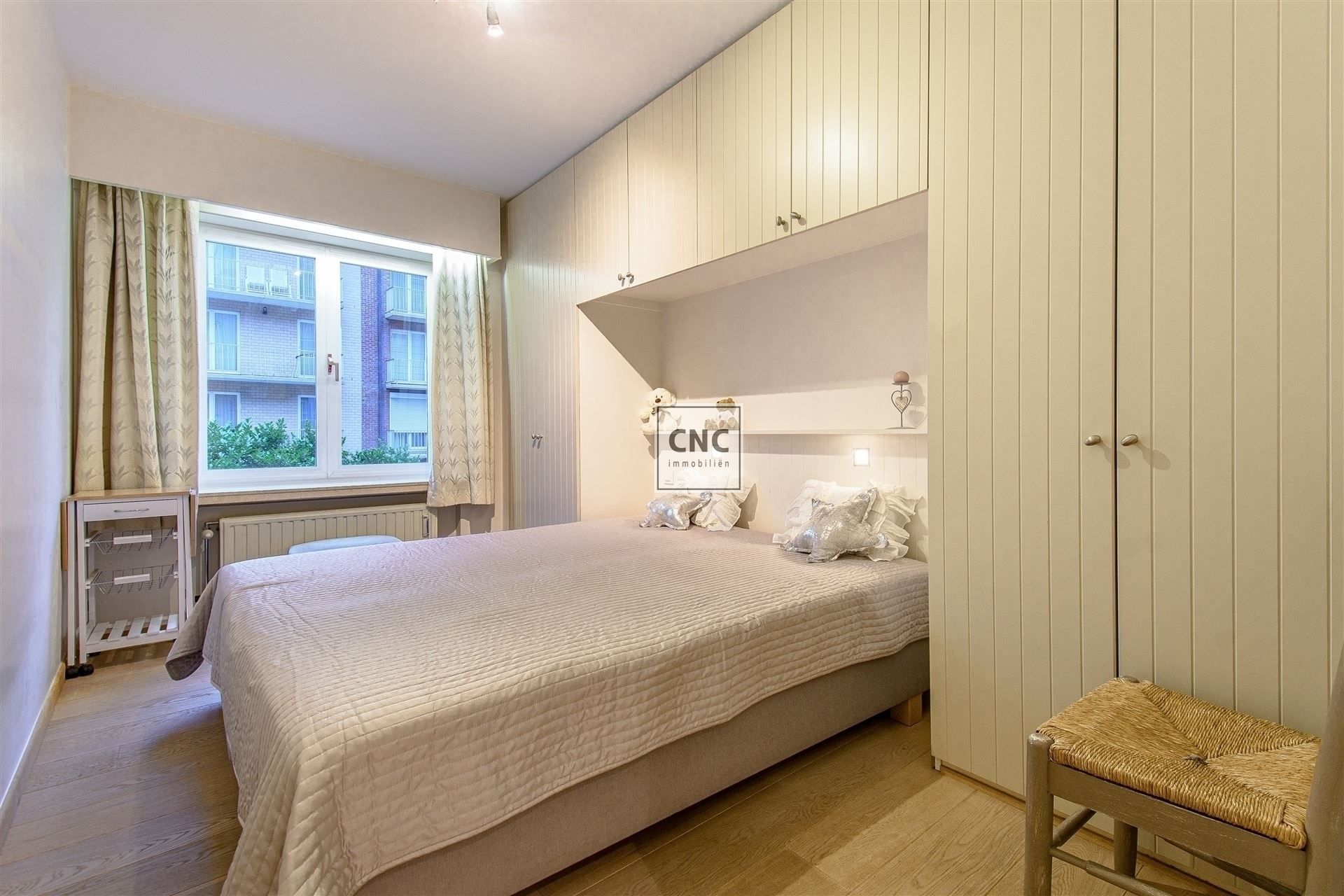 Appartement met 2 slaapkamers in het centrum van Knokke, gelegen op de Leopoldlaan, vlakbij de Lippenslaan.  foto 10
