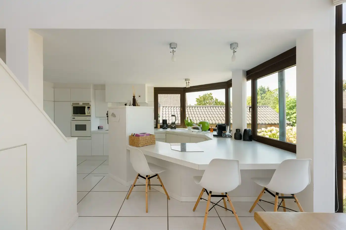 Top gelegen, ruime, vrijstaande woning met 3 slpk., garage en prachtige tuin foto 11