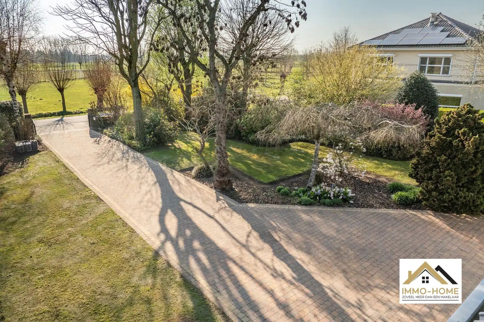 Zeer ruime gerenoveerde villa op prachtige ligging foto 28