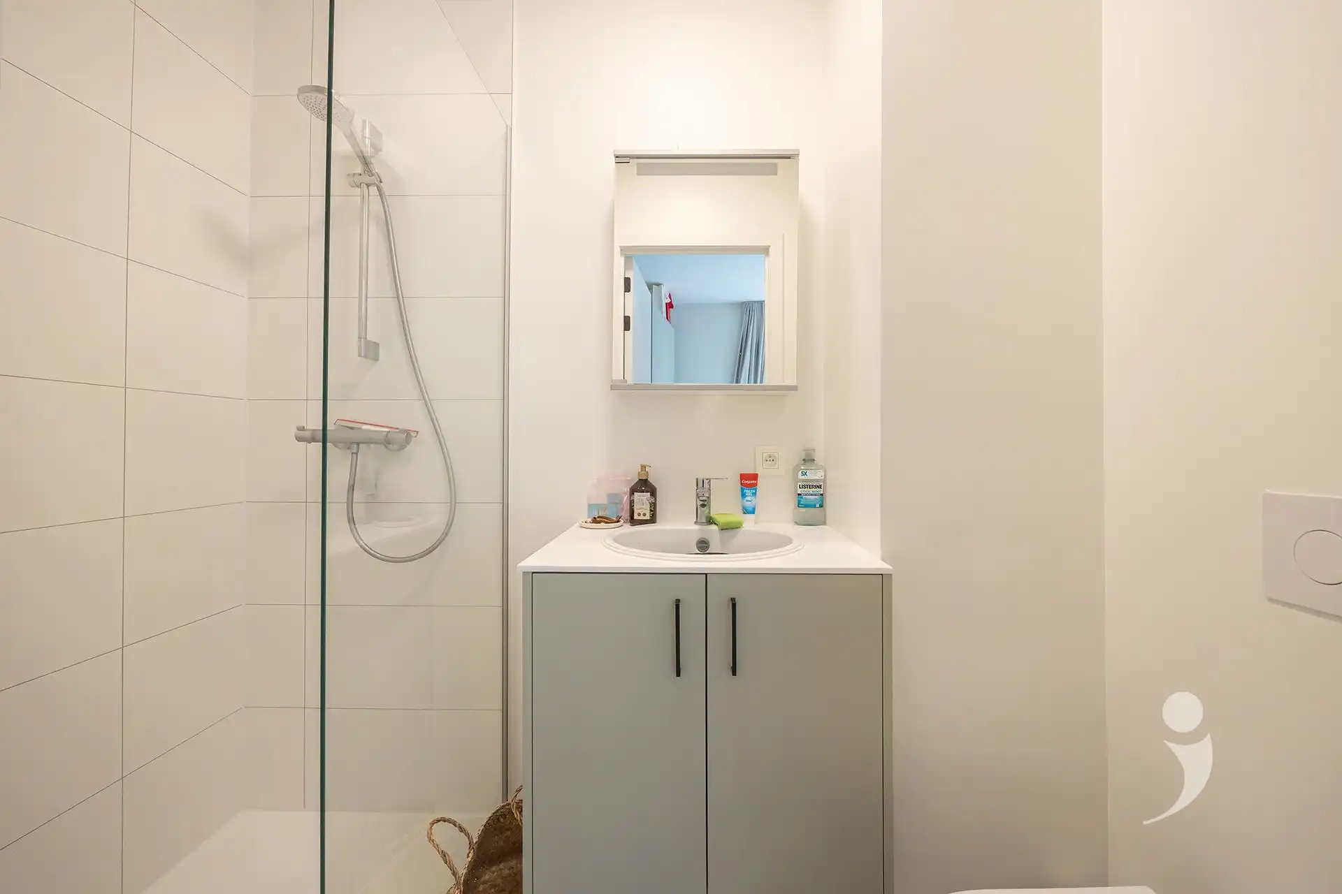 Opbrengsteigendom met 21 kamers, 1 studio en grote handelszaak foto 22