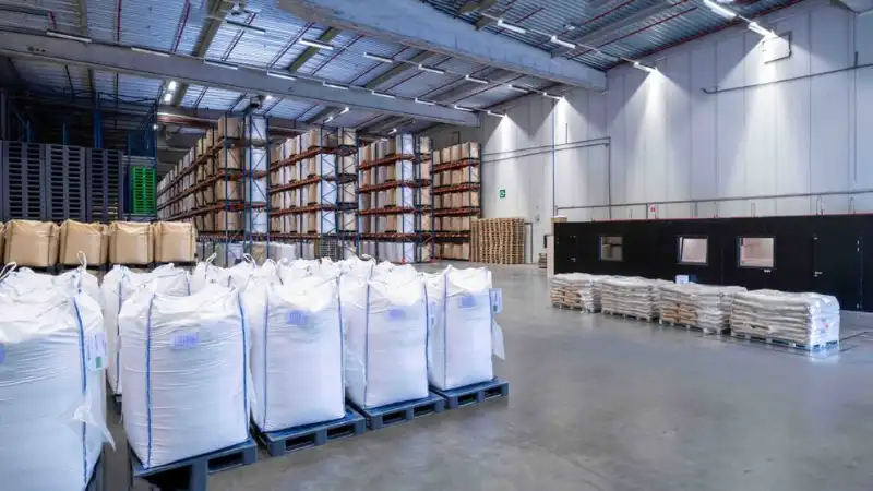 Magazijn te huur foto 7