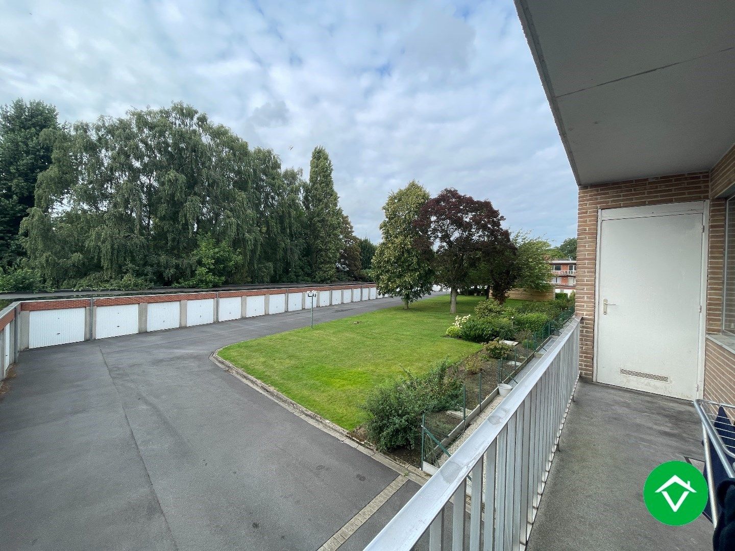 Centraal gelegen appartement met 2 slaapkamers en garage te Roeselare foto 16