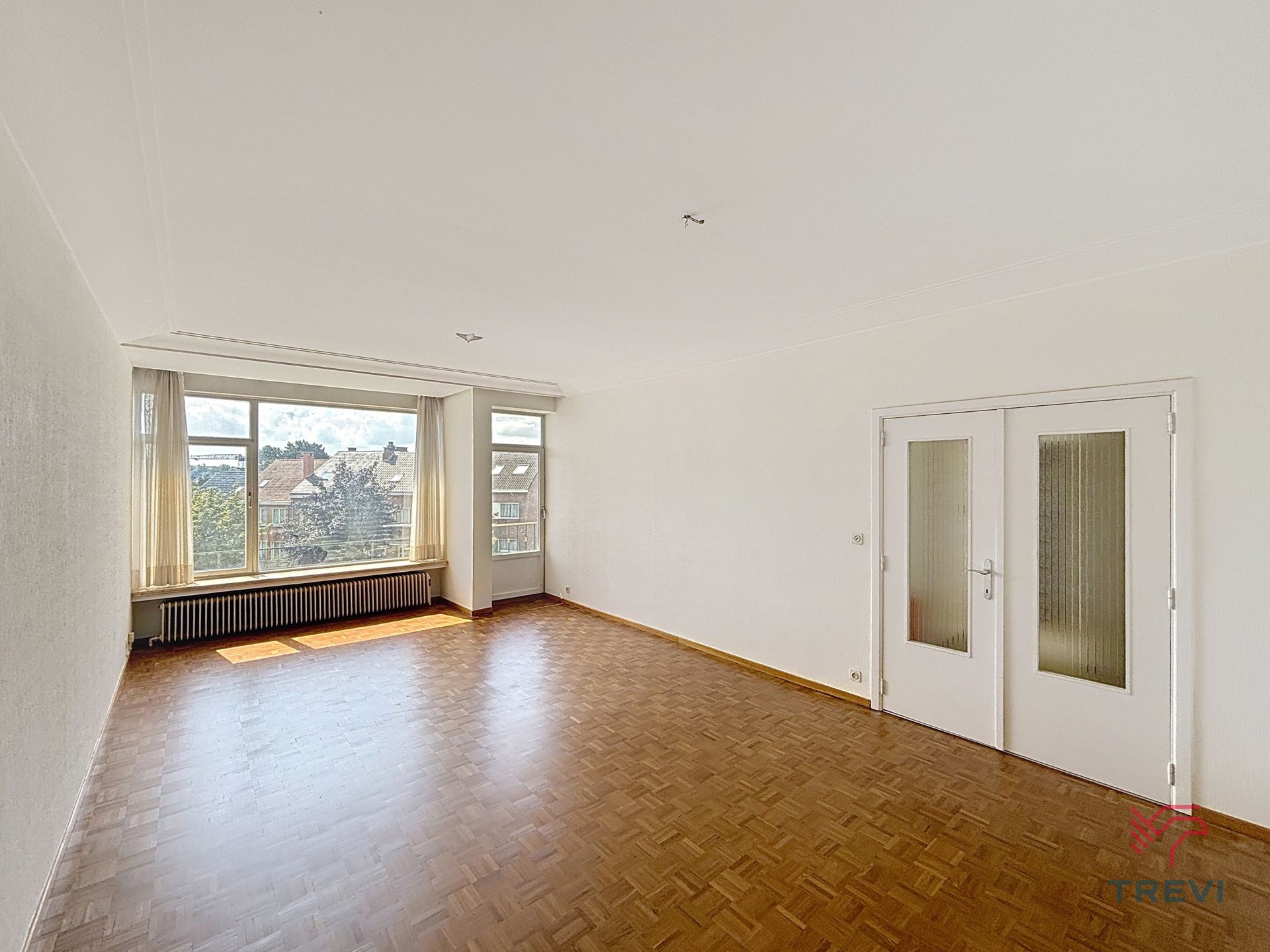 UCCLE - Gerenoveerd appartement met 1 slaapkamer foto 3