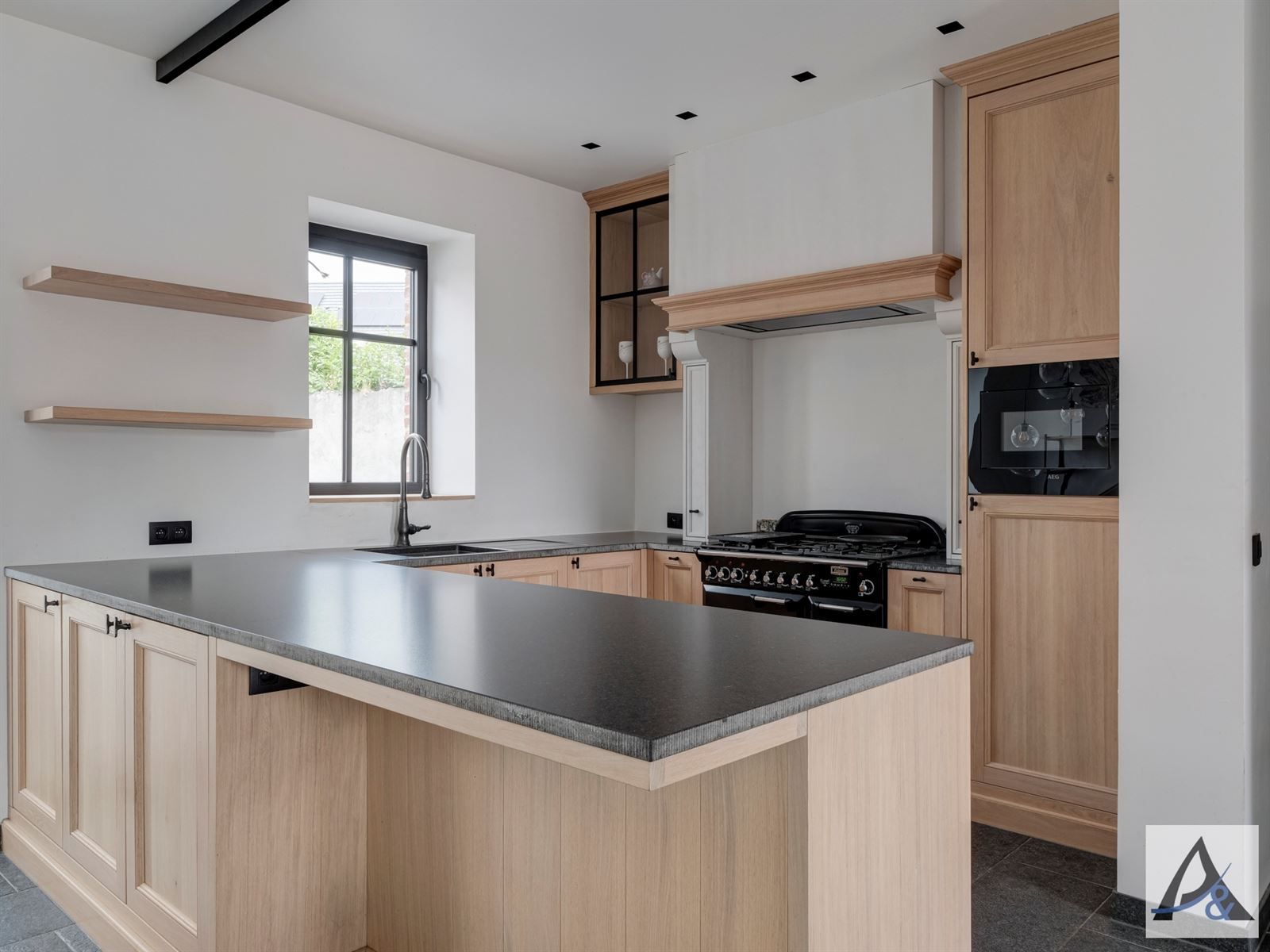 Totaal gerenoveerde, instapklare gezinswoning te koop in het hart van Munsterbilzen! foto 7