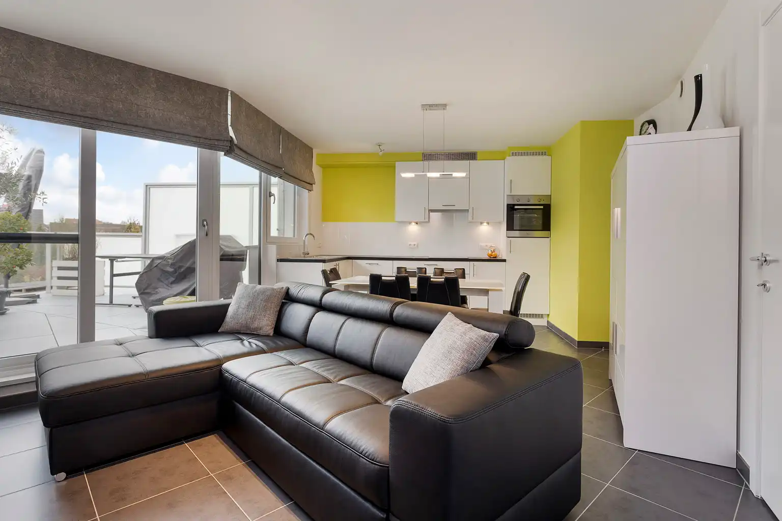 Appartement in goede staat met overdekte autostaanplaats foto 3