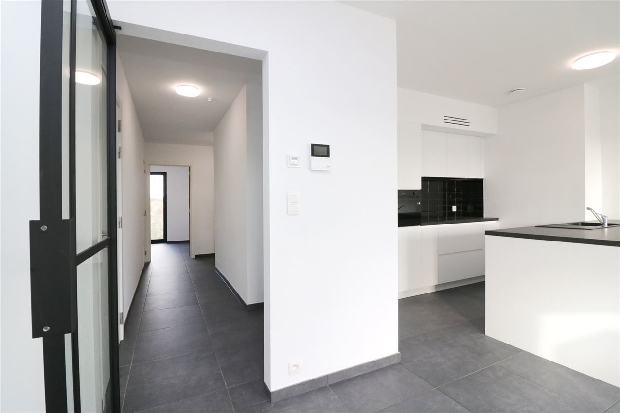 Zonnig appartement, zuidterras, twee slpk, autostaanplaats op gunstige locatie foto 17