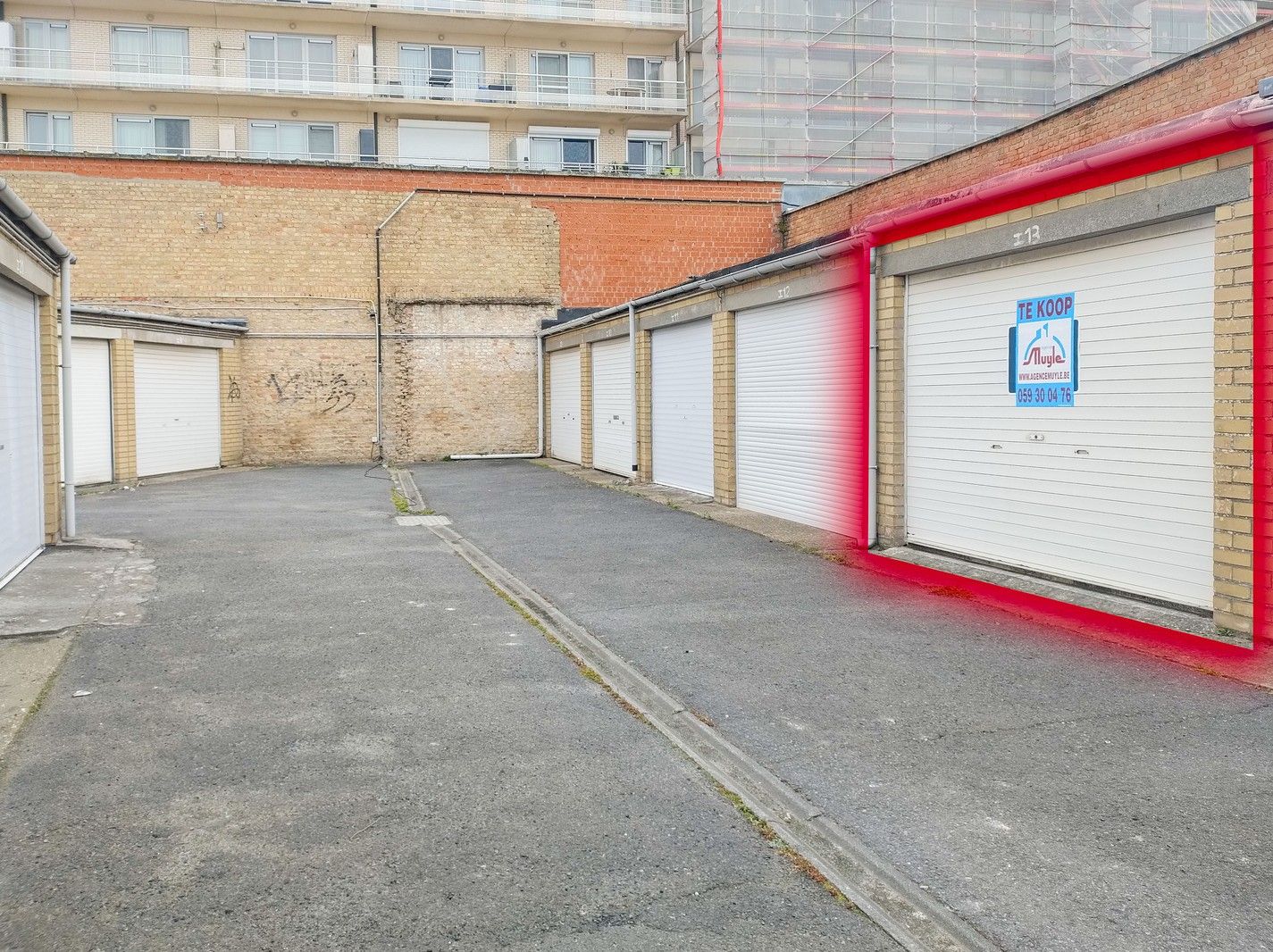 Ruime, afgesloten garagebox te koop foto 3