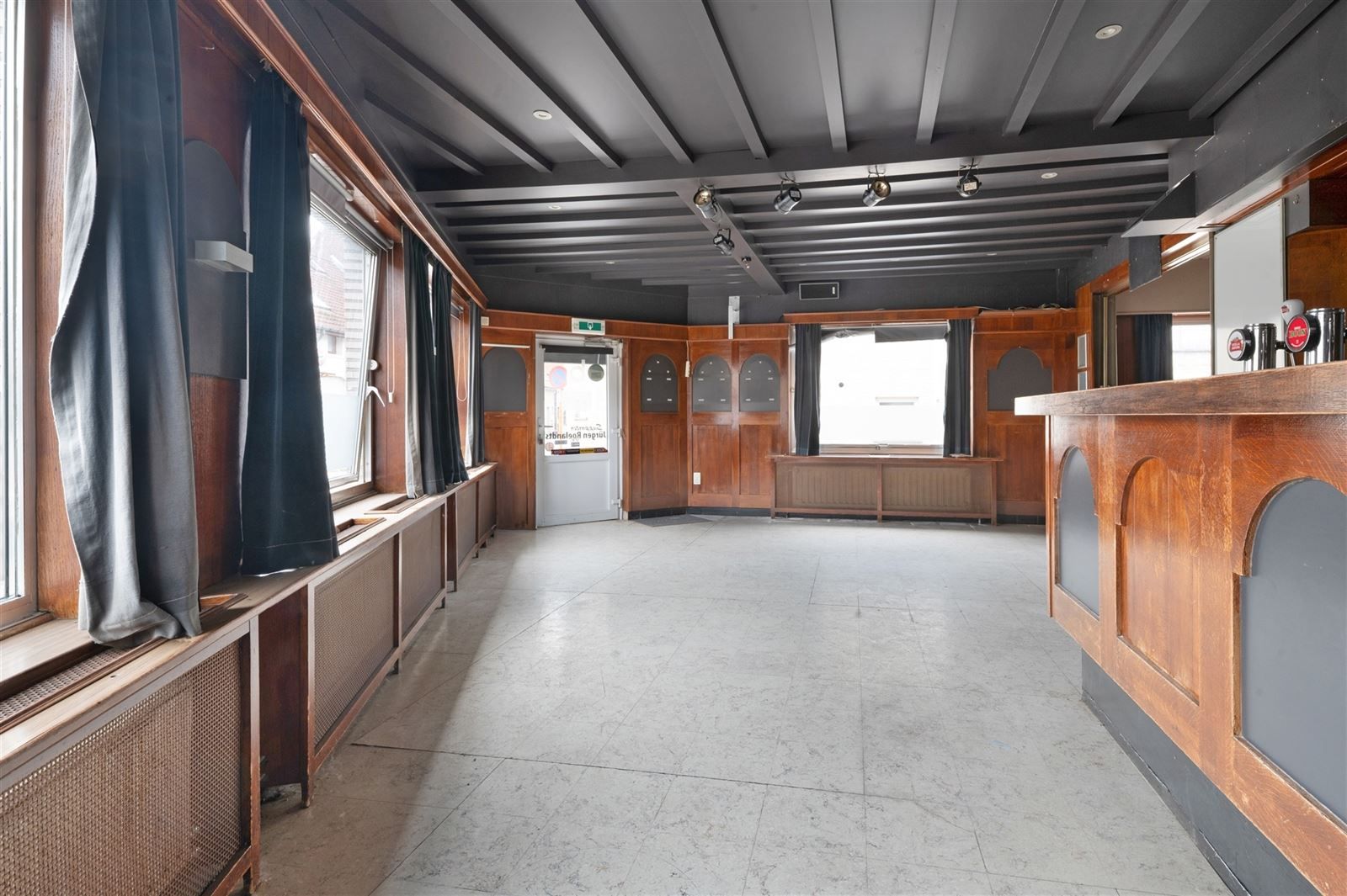 Handelswoning met appartement, garage en parkeerplaats foto 7