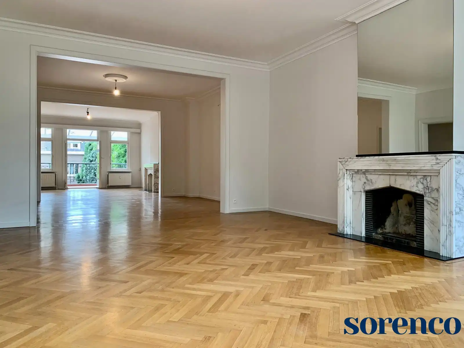 ALBERTPARK - Een prachtig en ruim 2 slaapkamer appartement van circa 200m² in een historisch herenhuis  foto {{pictureIndex}}