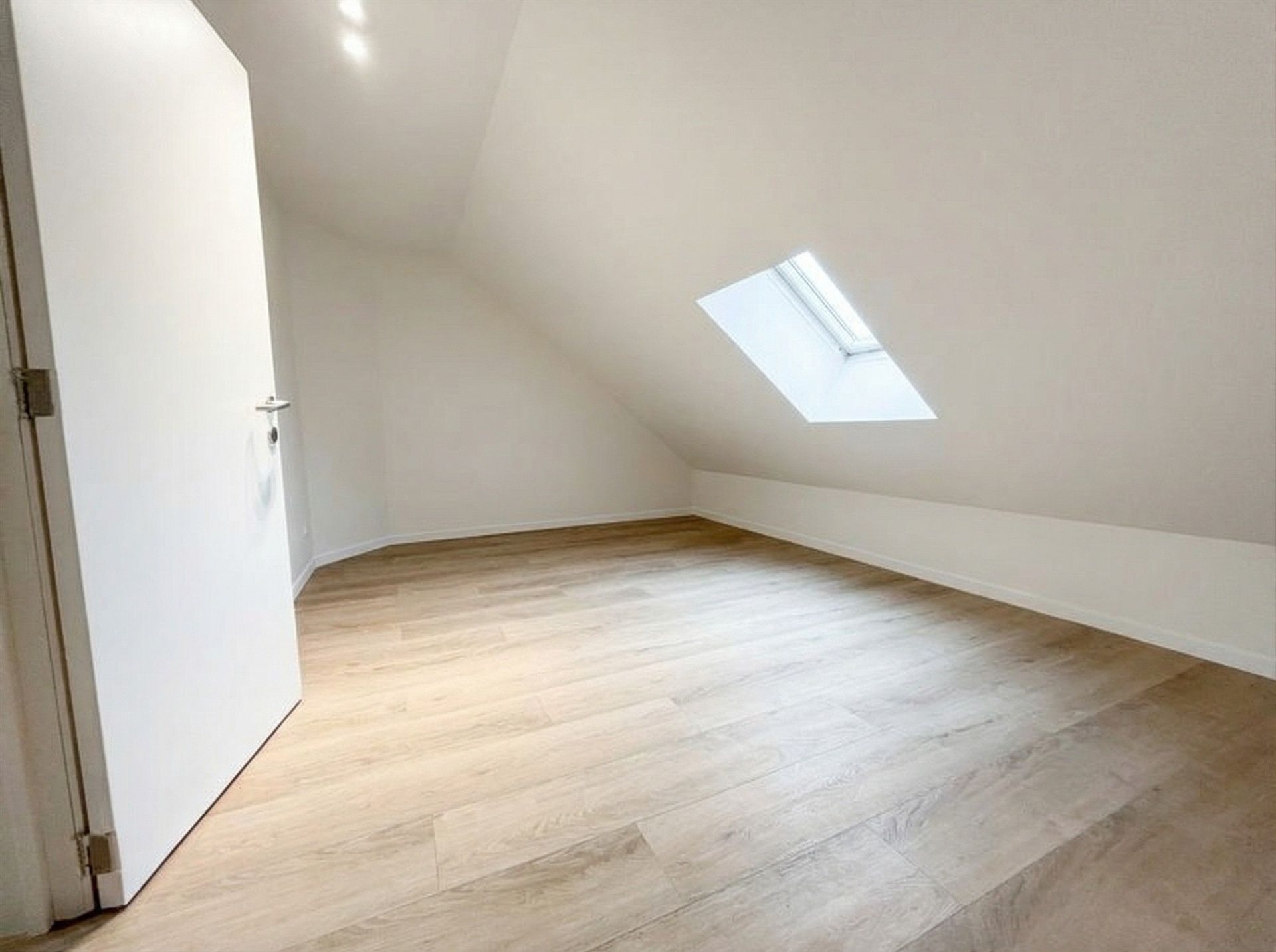 Volledig gereoveerde karakter woning met tuin nabij Brussel  foto 22