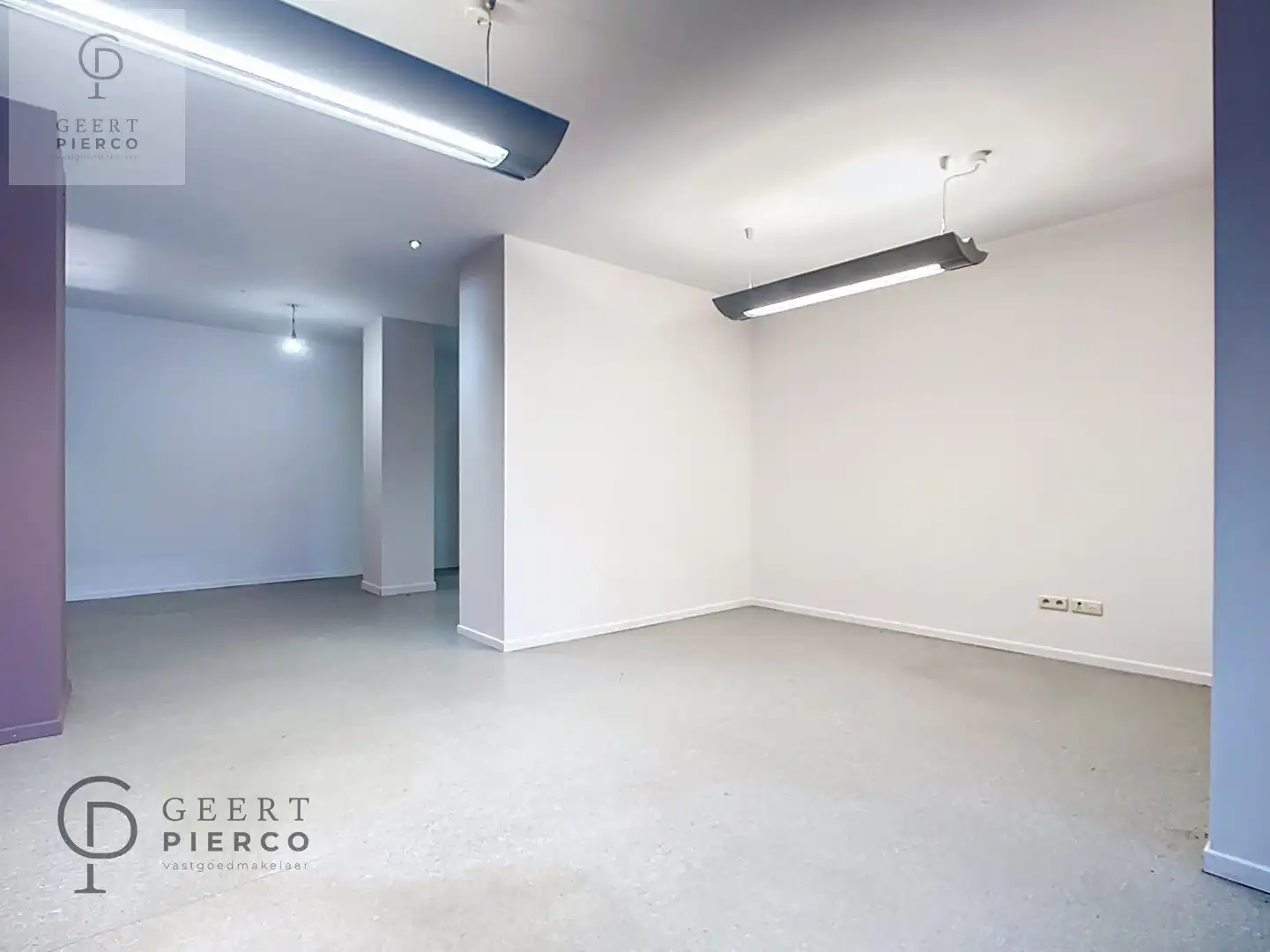 Handelruimte te midden van het commerciële stadscentrum. foto 3