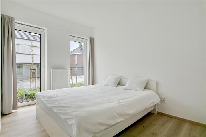 Gelijkvloers appartement met terras en tuintje foto 18