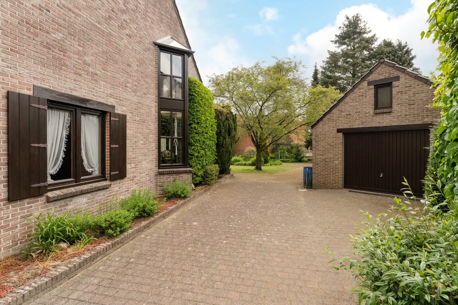 Karaktervolle woning in het centrum van Hamont met een mooi perceel grond foto 30