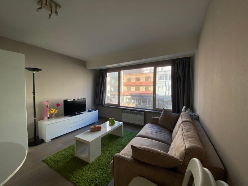 Gemeubelde studio te huur op jaarbasis foto {{pictureIndex}}